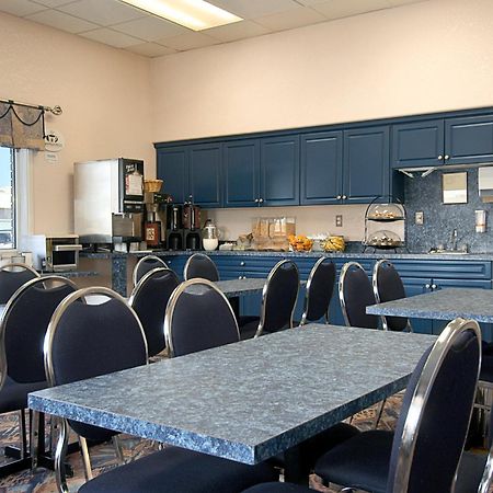 Motel Super 8 By Wyndham Medicine Hat Ab Restaurant photo