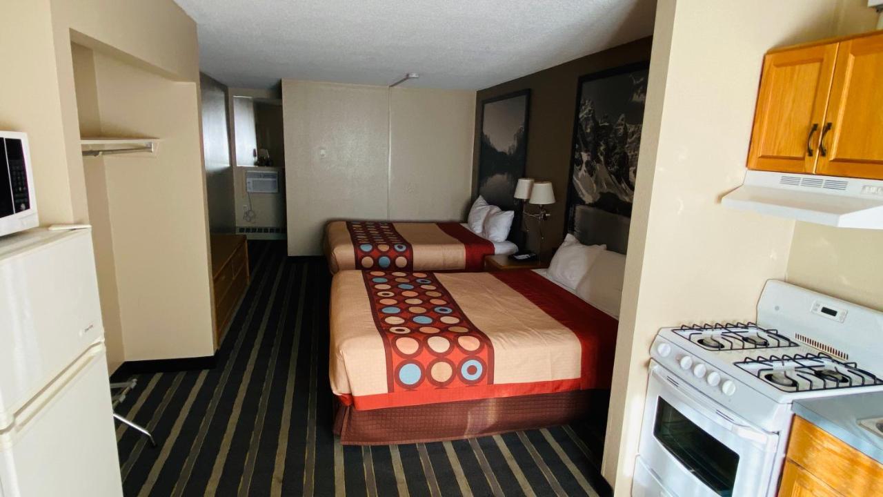 Motel Super 8 By Wyndham Medicine Hat Ab Extérieur photo