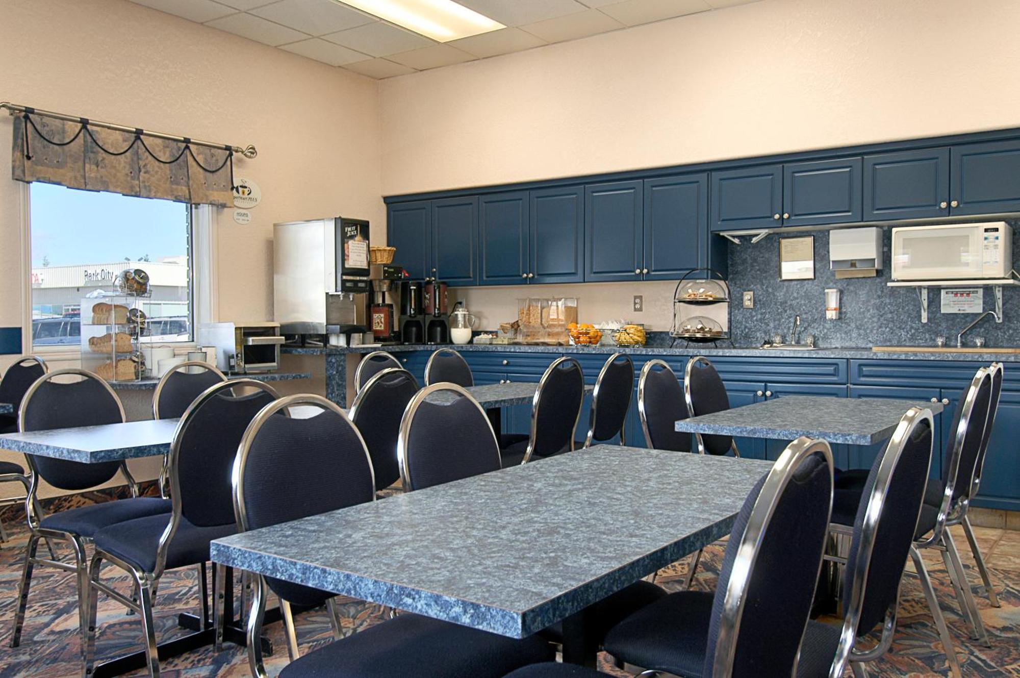 Motel Super 8 By Wyndham Medicine Hat Ab Restaurant photo