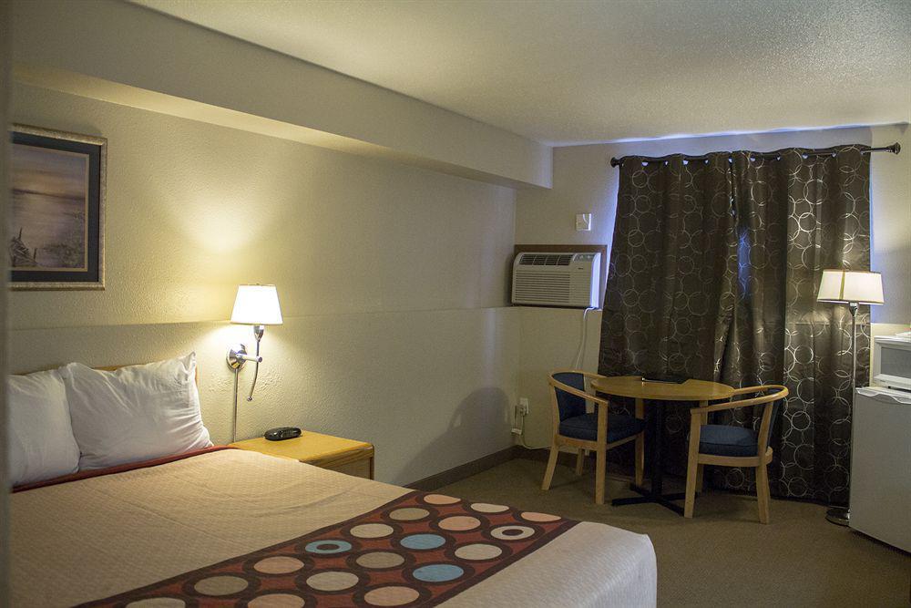 Motel Super 8 By Wyndham Medicine Hat Ab Extérieur photo