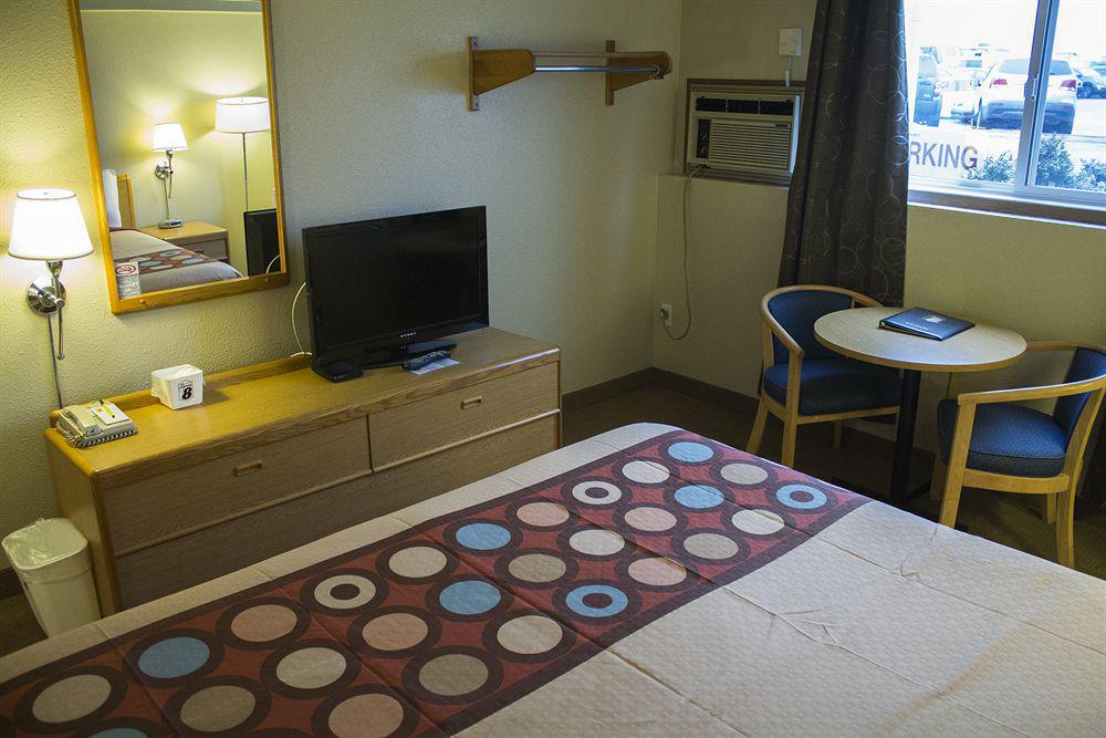 Motel Super 8 By Wyndham Medicine Hat Ab Extérieur photo